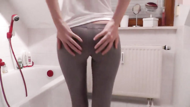 Young Wife Seduce Her Husband With Her Perfect Ass In Leggings!