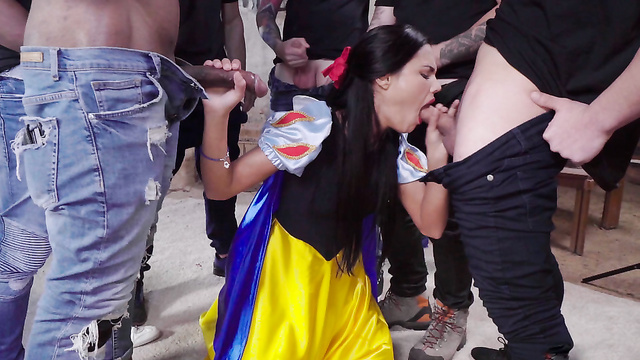 Bunch Of Guys Feed Cute Snow White Their Thick Dirty Cocks
