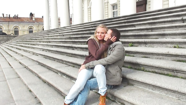 Experienced Guy Got First-Date Deepthroat And Sex!