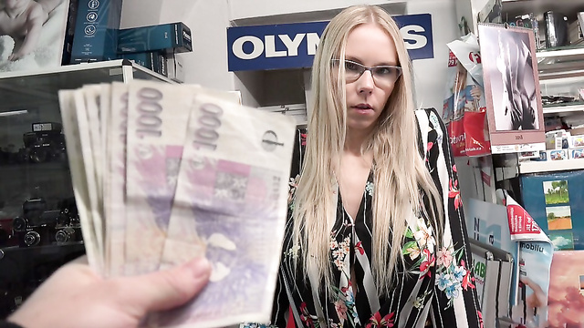 Hot Czech Anal For Cash - POV
