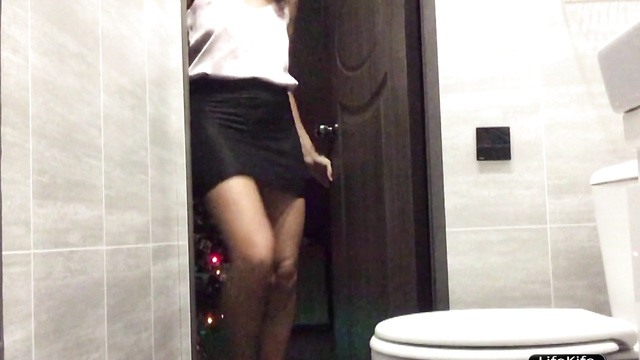 Hot Couple Fucks In Nightclub Bathroom!