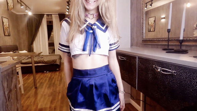 Sexy Babe Seduces Delivery Guy And Gets Fucked Hard!