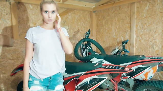 Picked Up Cute Chick At Bike Shop And Fucked Her!