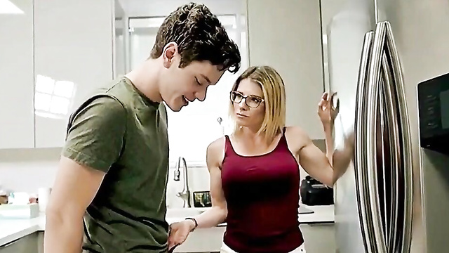 Horny Stepmom Begged Young Guy For Anal!