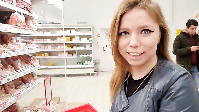 Supermarket Pickup Ended In Hot Sex The Same Day!