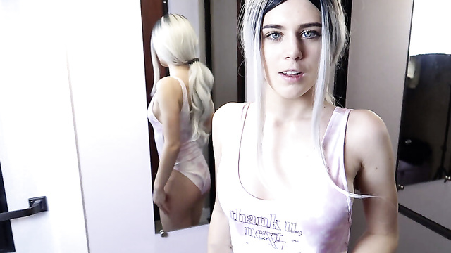She Paid The Pizza Delivery Guy With Her Tight Pussy!