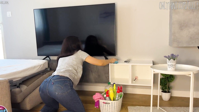 Sexy Lolly Lips Cleaning... Couldn't Resist Fucking Her Hard!