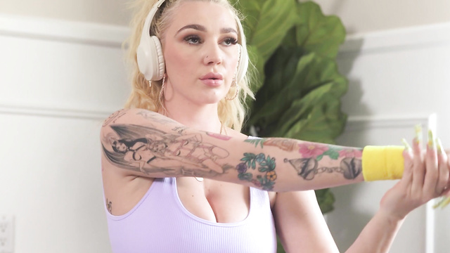 Gym Session Turns Into Hard Fuck Session!