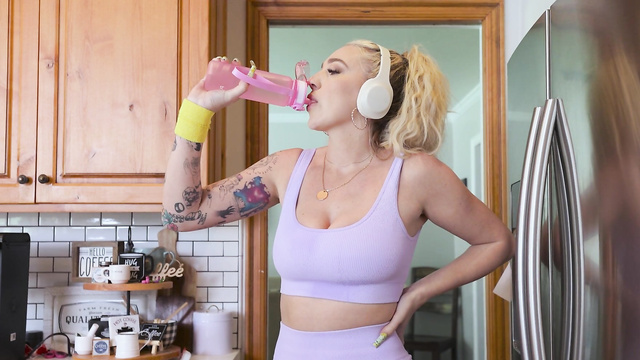 Gym Session Turns Into Hard Fuck Session!